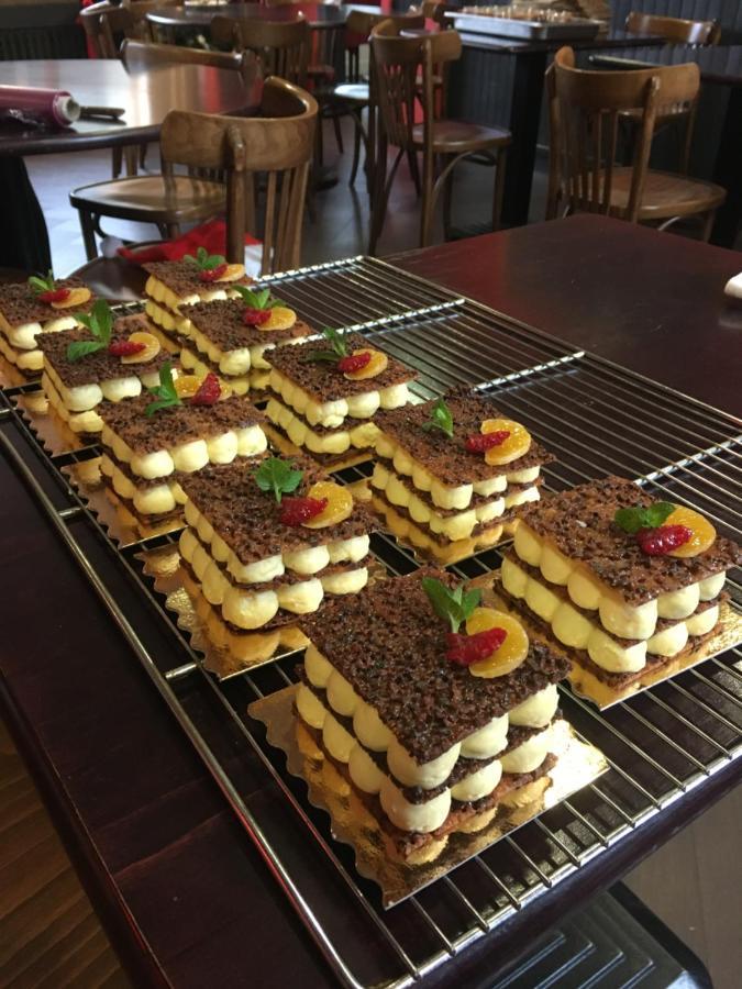 Au Pere Tranquille Hotell Tinchebray-Bocage Exteriör bild