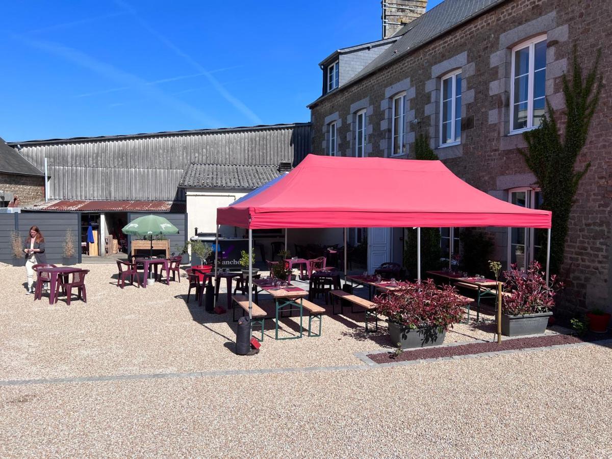 Au Pere Tranquille Hotell Tinchebray-Bocage Exteriör bild