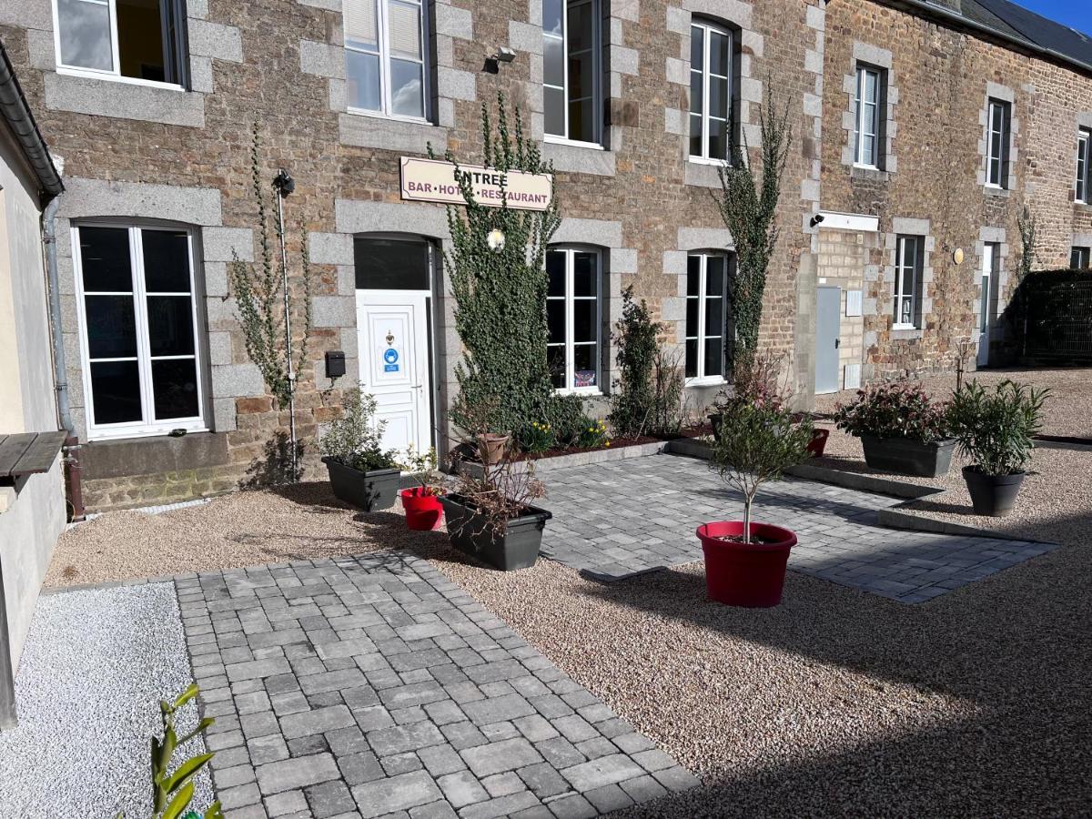Au Pere Tranquille Hotell Tinchebray-Bocage Exteriör bild
