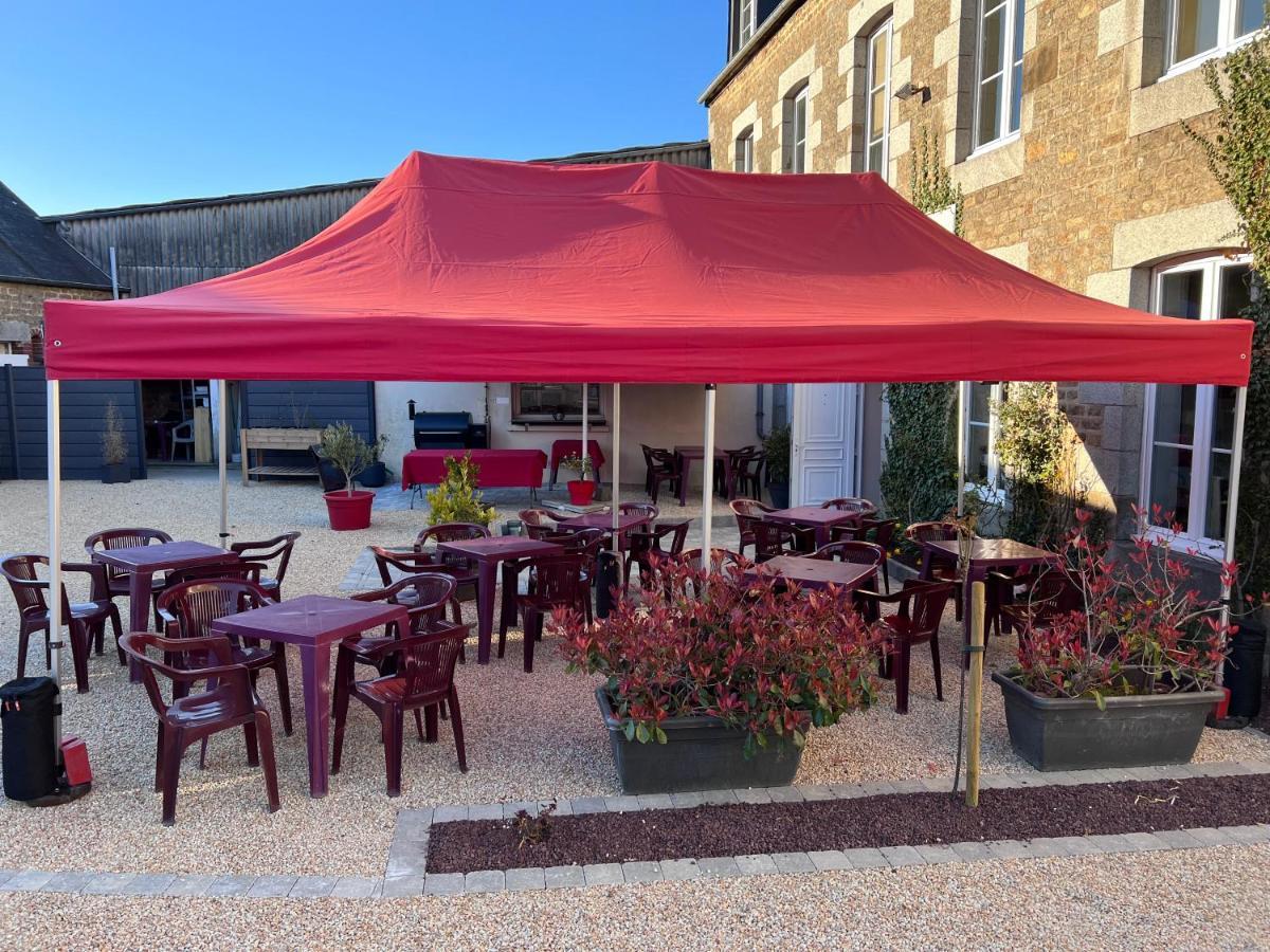 Au Pere Tranquille Hotell Tinchebray-Bocage Exteriör bild