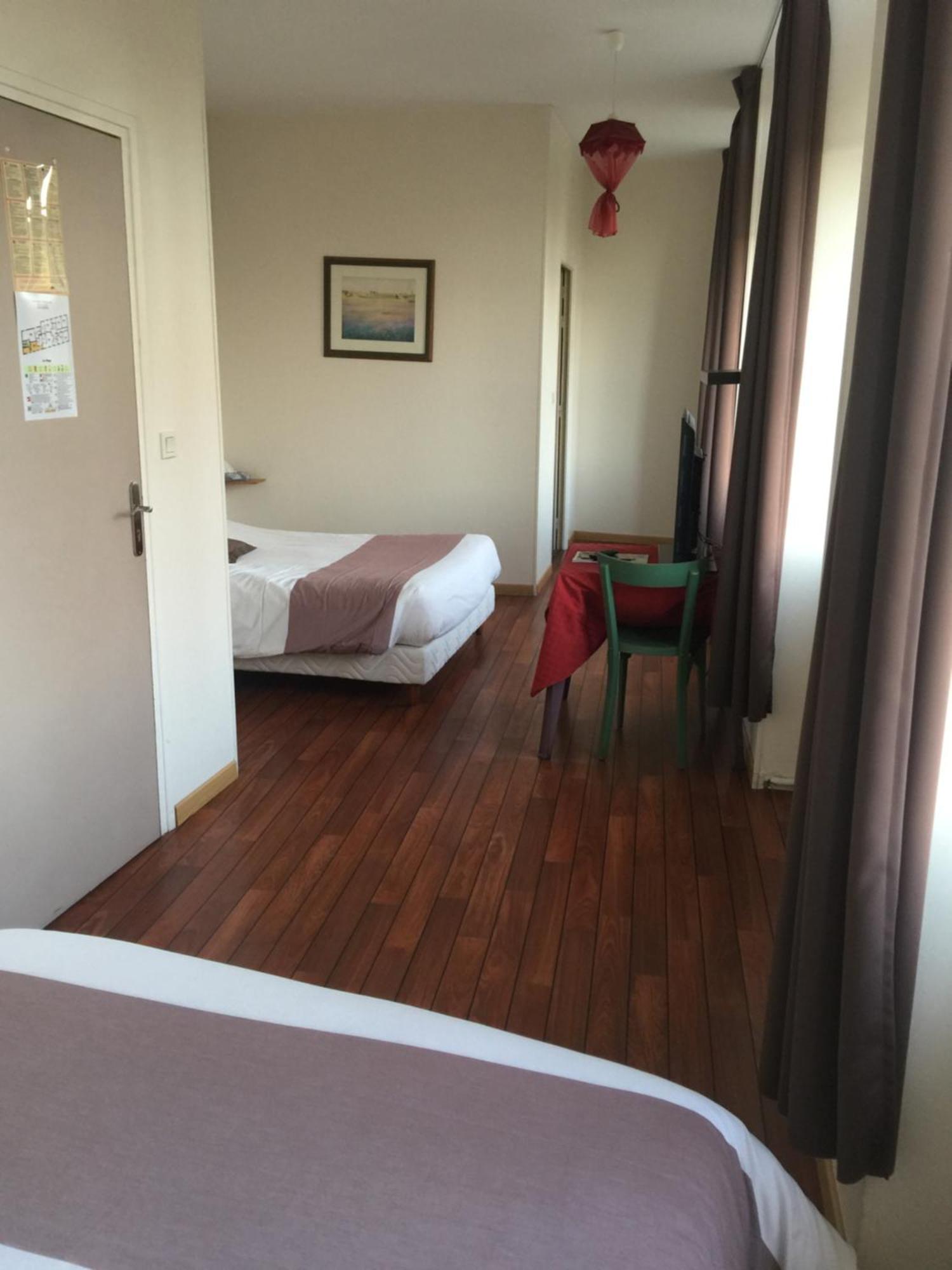Au Pere Tranquille Hotell Tinchebray-Bocage Exteriör bild