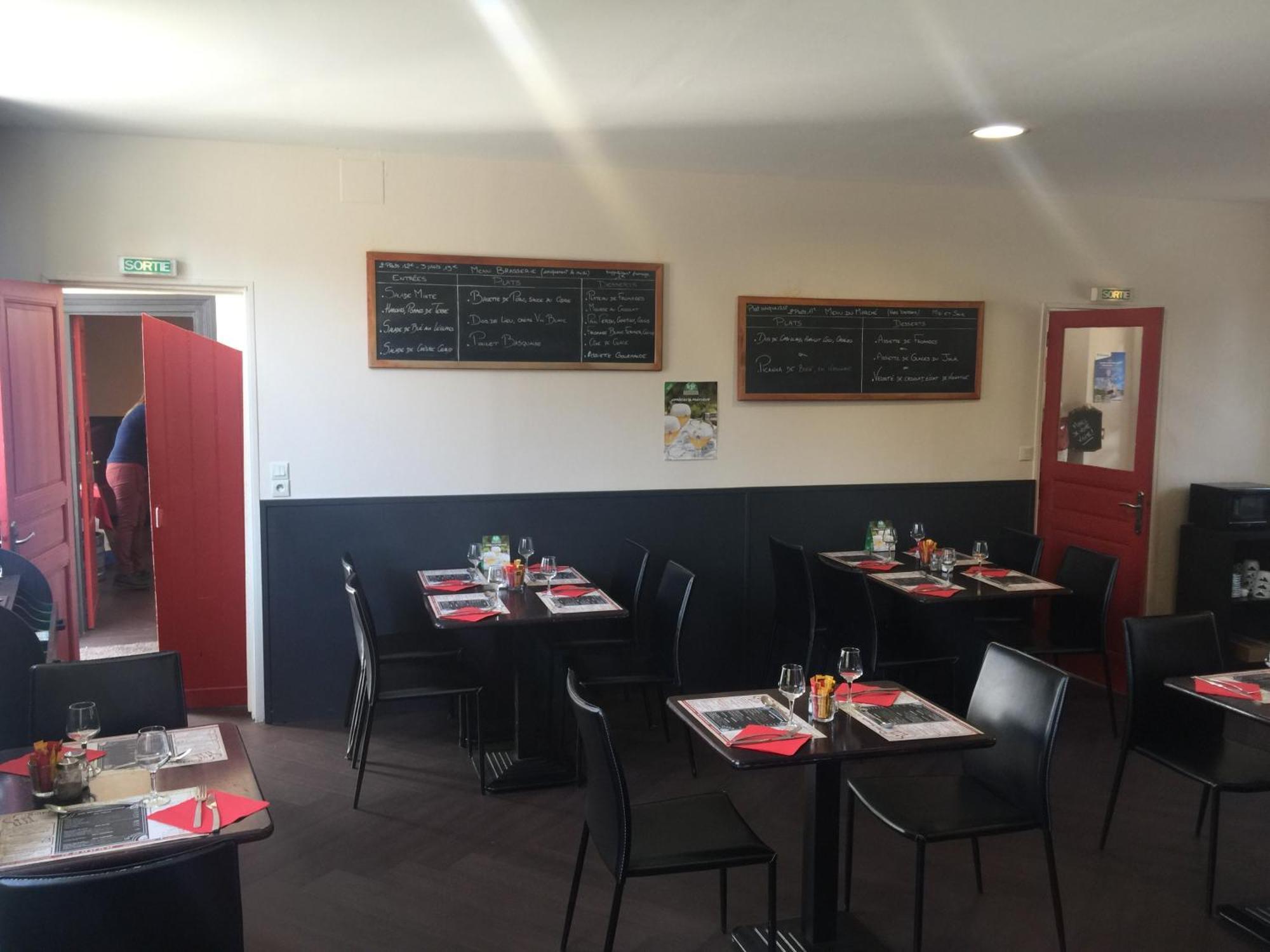Au Pere Tranquille Hotell Tinchebray-Bocage Exteriör bild