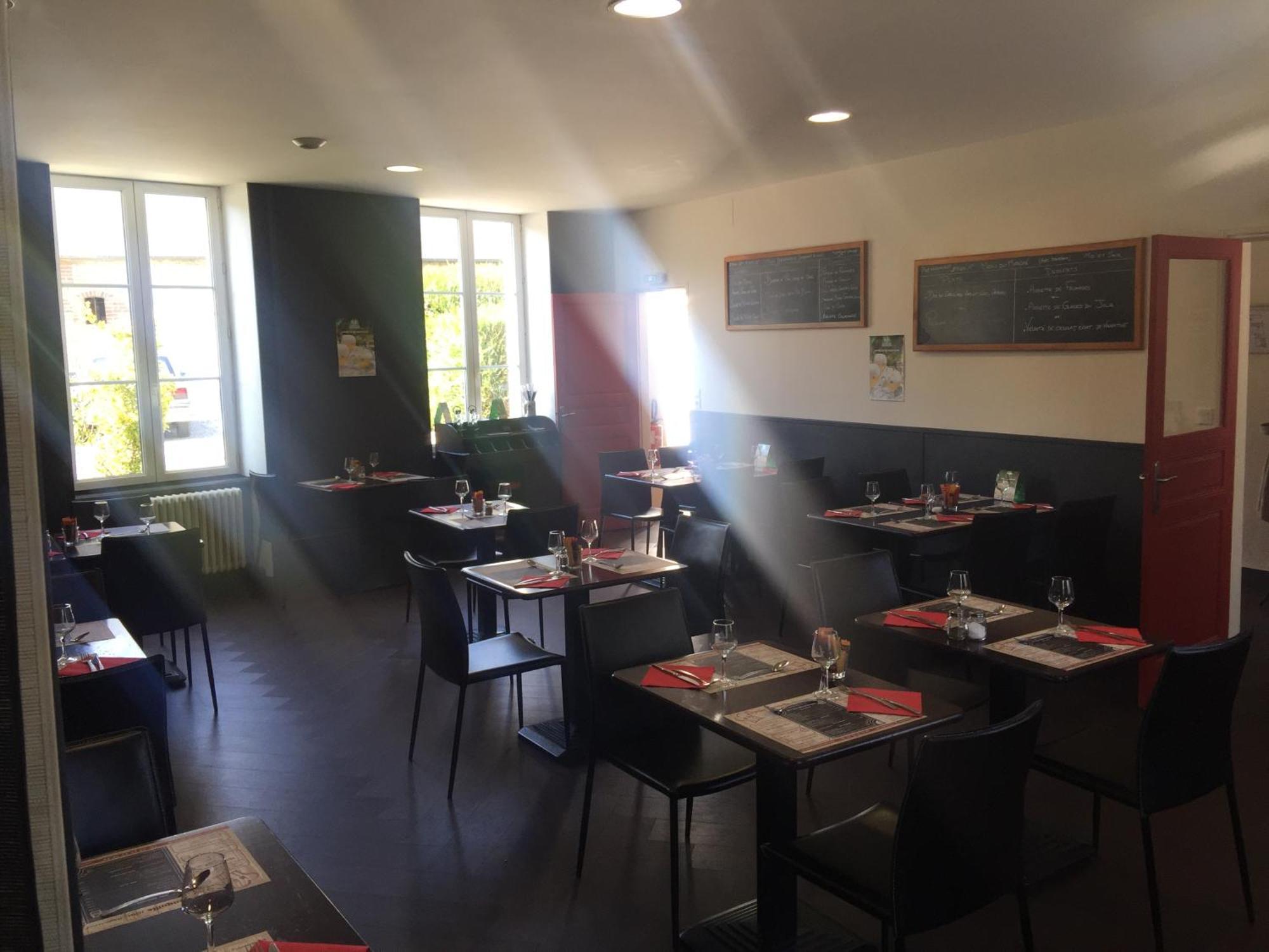 Au Pere Tranquille Hotell Tinchebray-Bocage Exteriör bild