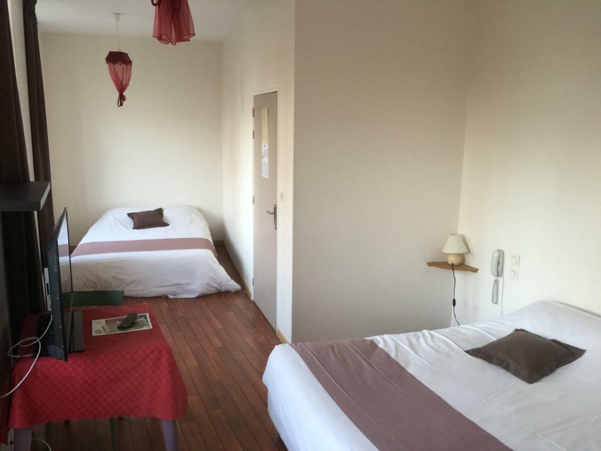 Au Pere Tranquille Hotell Tinchebray-Bocage Exteriör bild