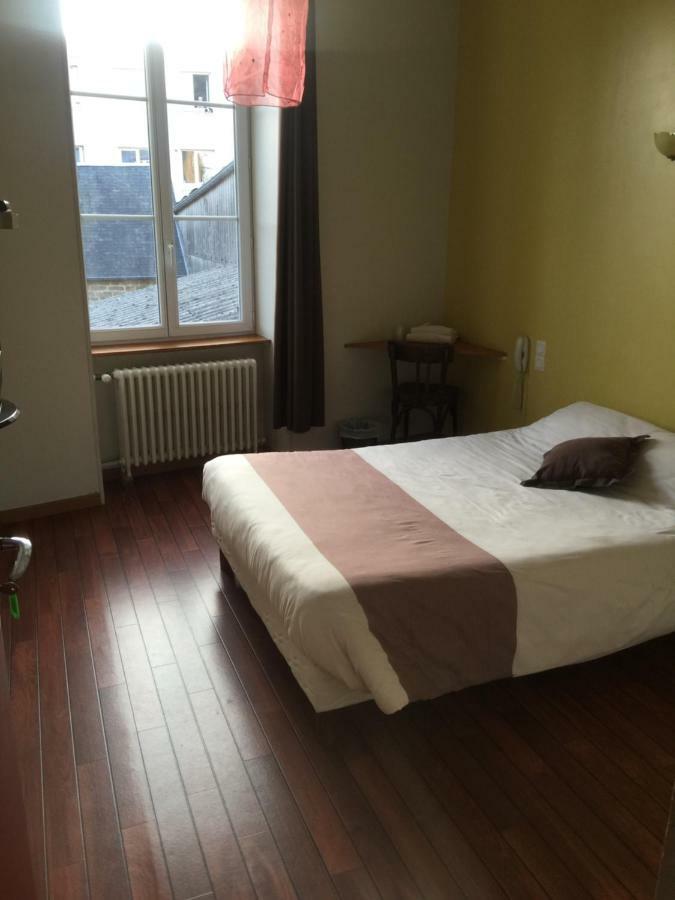 Au Pere Tranquille Hotell Tinchebray-Bocage Exteriör bild